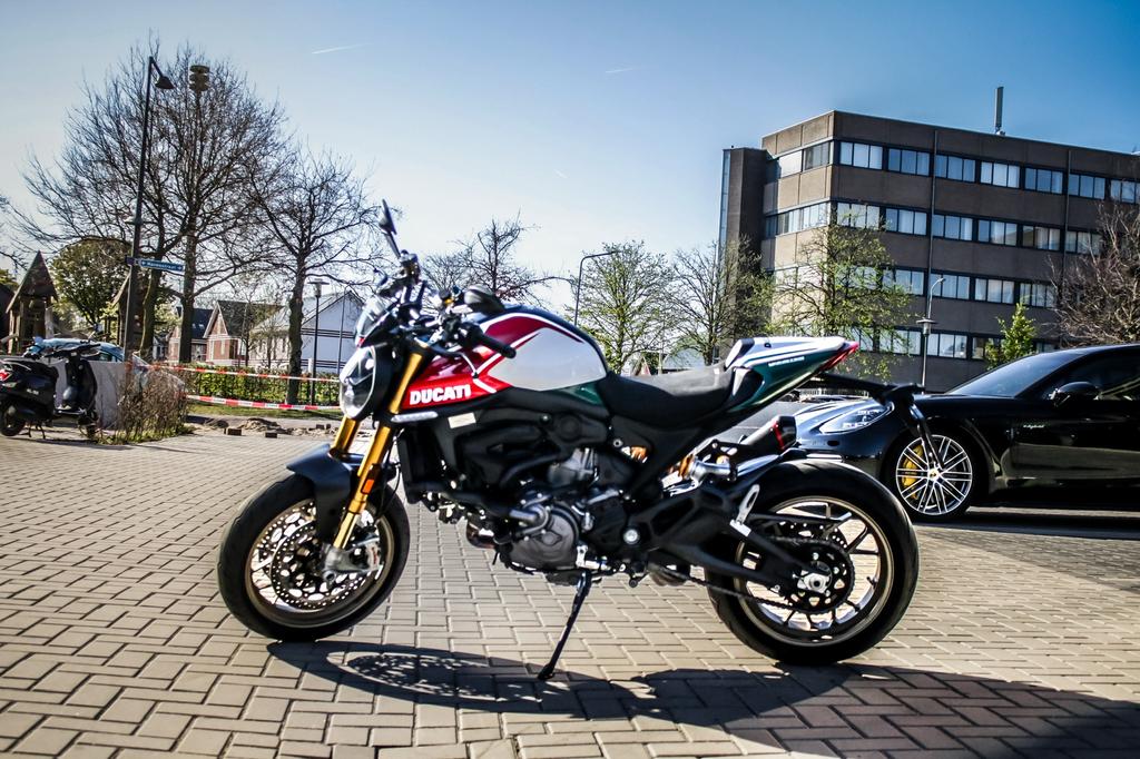 Ducati Monster 2024 30th anniversario 252 / 500, Motoren, Motoren | Ducati, 2 cilinders, Motorrijbewijs A, Meer dan 35 kW, 937 cc