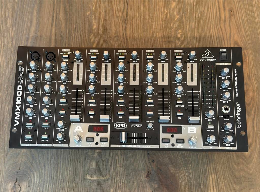 Behringer VMX1000USB Professionele DJ Mixer, Ophalen of Verzenden, Gebruikt, 5 tot 10 kanalen, Microfooningang