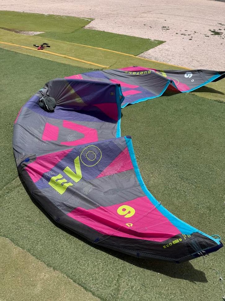 Duotone Evo en Rebel SLS, Watersport en Boten, Kitesurfen, Zo goed als nieuw, 9 m², Geen board, Ophalen