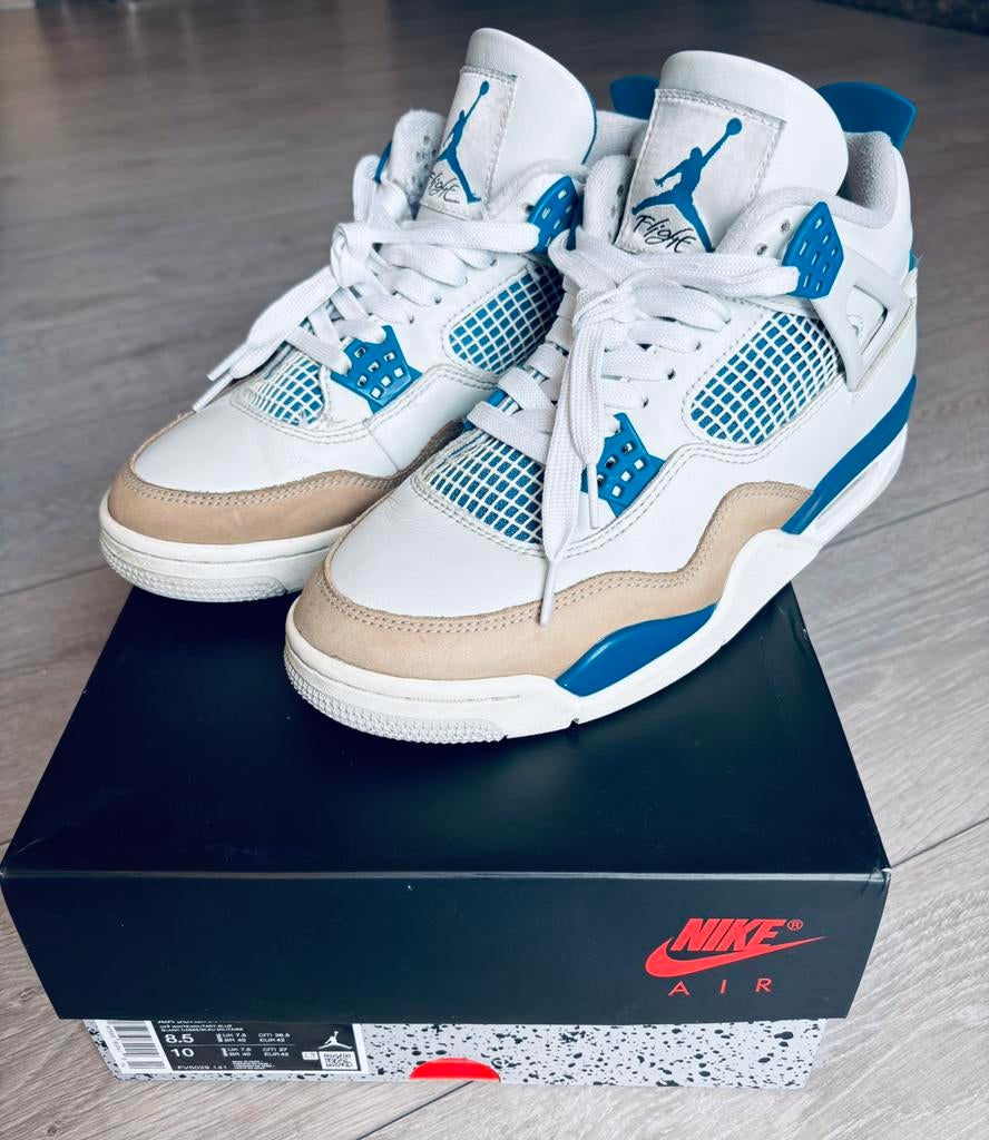 Jordan 4 retro military bleu mt 42, Ophalen of Verzenden, Zo goed als nieuw, Jongen of Meisje, Sportschoenen