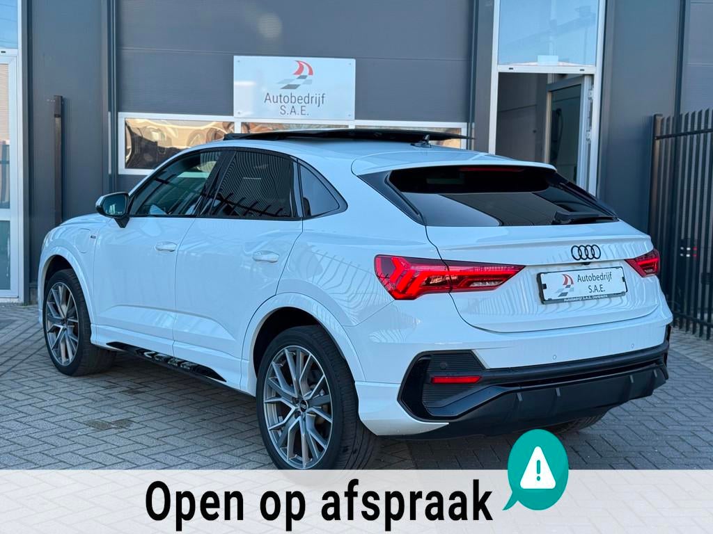 Audi Q3 Sportback 45 TFSI e 3x S-Line MATRIX PANO SFEER TREK, Auto's, Audi, Gebruikt, Euro 6, Leder en Stof, Wit