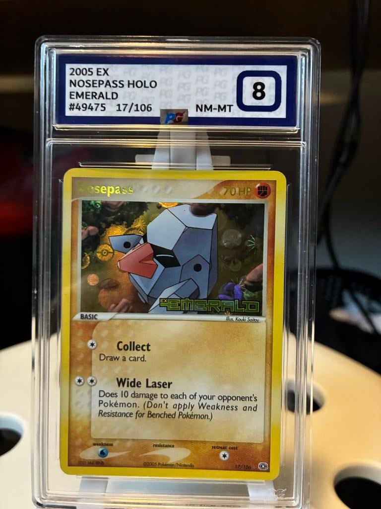 Nosepass Holo Emerald 2005 EX PG Graded 8 Pokémon Kaart, Ophalen, Zo goed als nieuw, Losse kaart, Foil