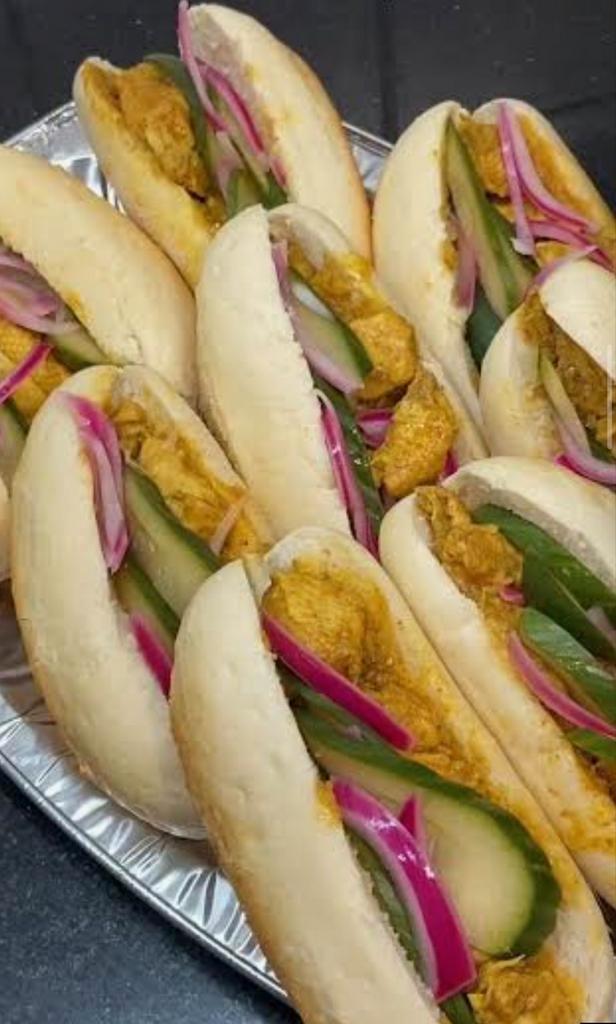 Heerlijk Surinaams broodje kip kerrie + blikje Fernandes €5, Diversen, Levensmiddelen, Ophalen