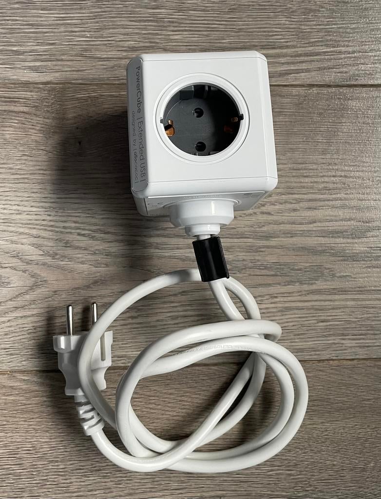 Allocacoc PowerCube Stekkerdoos 2 app. en met 2 USB poorten, Ophalen of Verzenden, Zo goed als nieuw