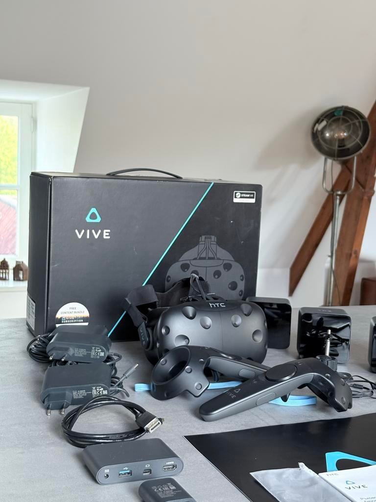 HTC VIVE Complete set - incl. extra basisstation, Spelcomputers en Games, Virtual Reality, Ophalen of Verzenden, Gebruikt, VR-bril