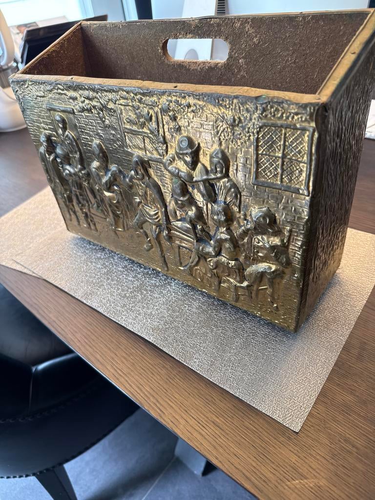 Gouden tijdschriftenbak met reliëf, Huis en Inrichting, Woonaccessoires | Krantenbakken en Lectuurbakken, Ophalen, Gebruikt