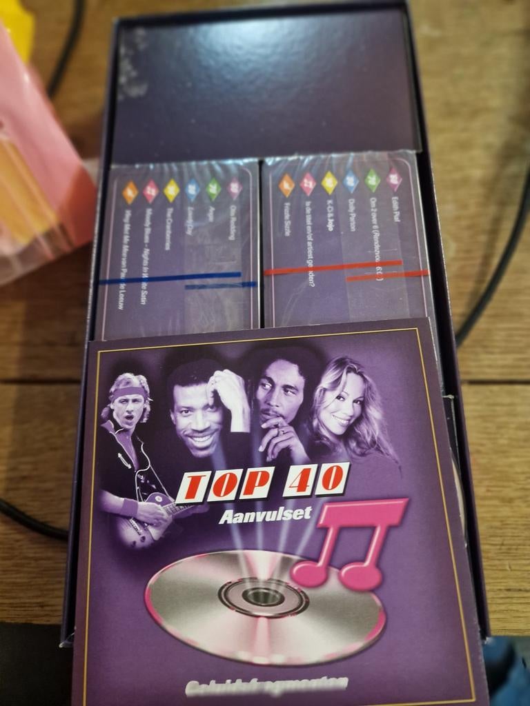 Top 40 Aanvulset - Het leukste muziekspel ooit, Vijf spelers of meer, Ophalen of Verzenden, Gebruikt, Universal