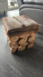 Uniek houten krukje met vacht, Minder dan 50 cm, Vierkant, Ophalen of Verzenden, Zo goed als nieuw