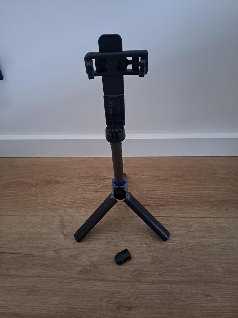 Blitzwolf BW-BS2 Selfie Stick met Tripod & Draadloze Knop, Ophalen of Verzenden, Zo goed als nieuw, Minder dan 150 cm, Driepoot