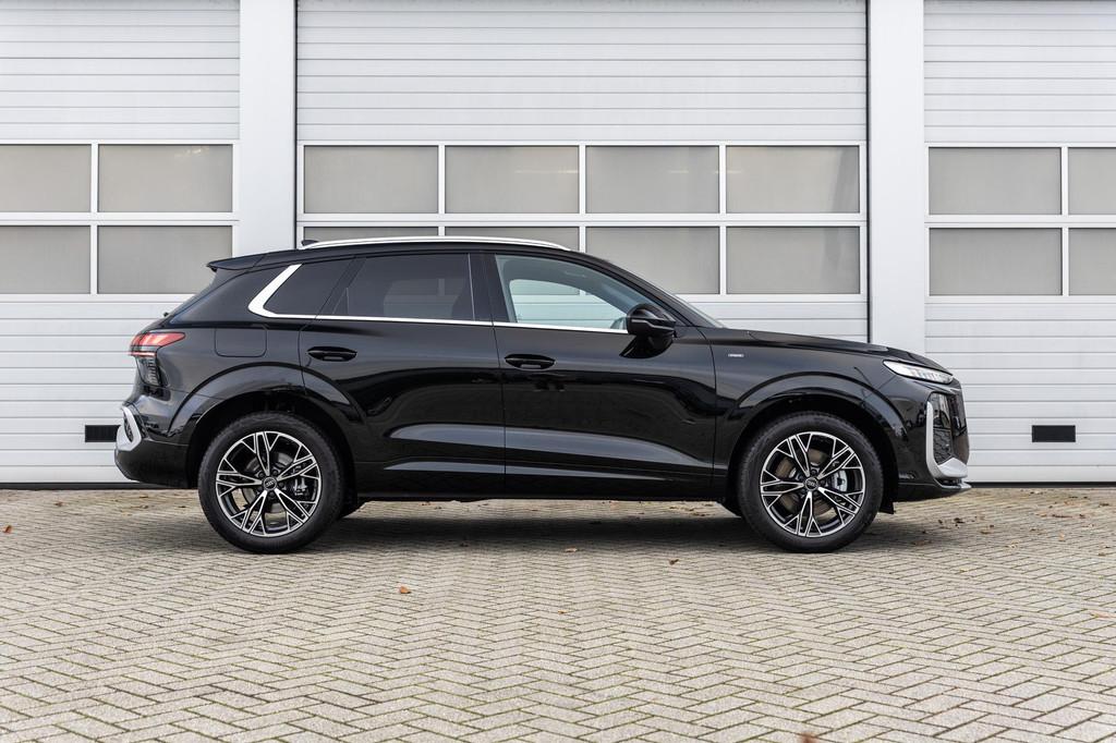 Audi Q3 1.5 e-hybrid 272pk S edition | Verlicht Audi logo |, Auto's, Audi, 12 maanden, 1800 kg, 4 cilinders, 150 min