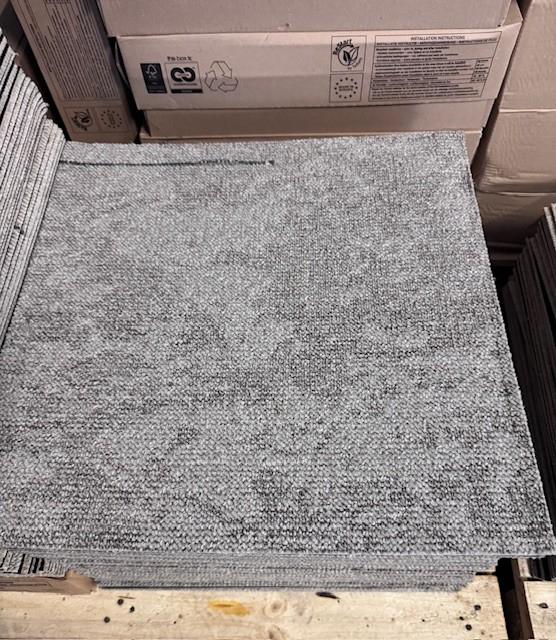 Desso tapijttegels grijs B-keus nieuw 15m² 50x50cm #148, Huis en Inrichting, Stoffering | Vloerbedekking, Niet ingevuld, Crème
