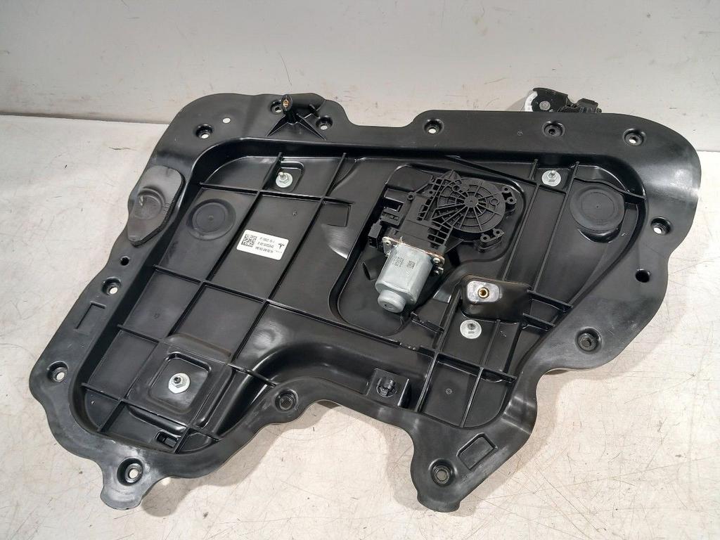 Raammechaniek elektrisch rechts achter Tesla Model 3, Onderdelen@venauto.nl, Van der Ven Autorecycling B.V., Gebruikt, Ettenseweg 76, 4706 PB Roosendaal, The Netherlands