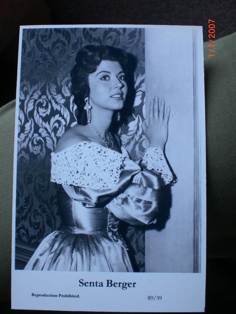 kaart Senta Berger 2, Ophalen of Verzenden, 1980 tot heden, Ongelopen, Sterren en Beroemdheden