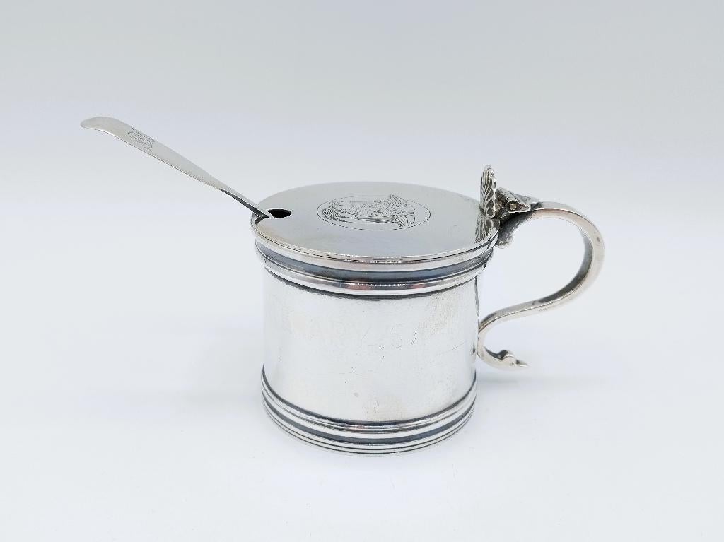 Zilveren mosterdpot met mosterdlepel, E. Barnard, 1977, Antiek en Kunst, Verzenden