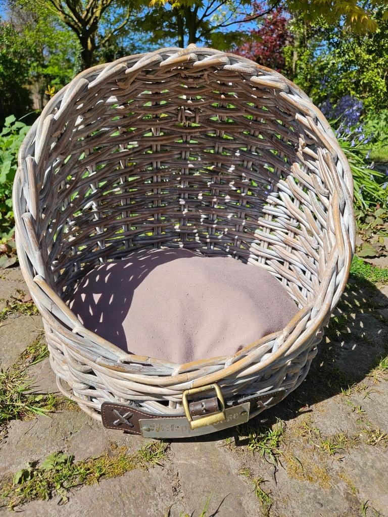 Ronde rotan/rieten Happy House kattenmand met kussen, Ophalen, Zo goed als nieuw, Riet
