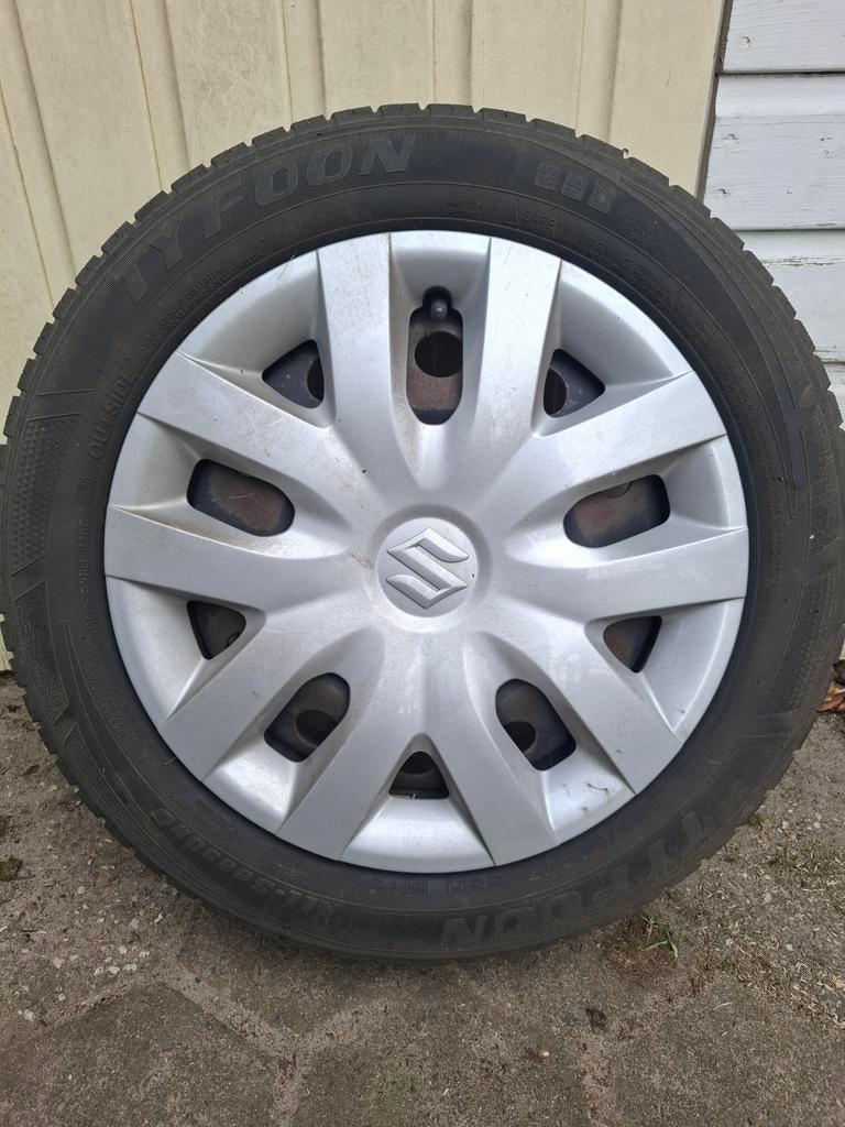Suzuki Swift 2010 15 inch wielen met banden 185/60 R15, Ophalen, Gebruikt, 15 inch, Banden en Velgen