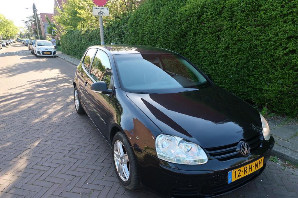 Volkswagen Golf 1.4 FSI 66KW 3D 2005 Zwart, Ophalen, Zo goed als nieuw
