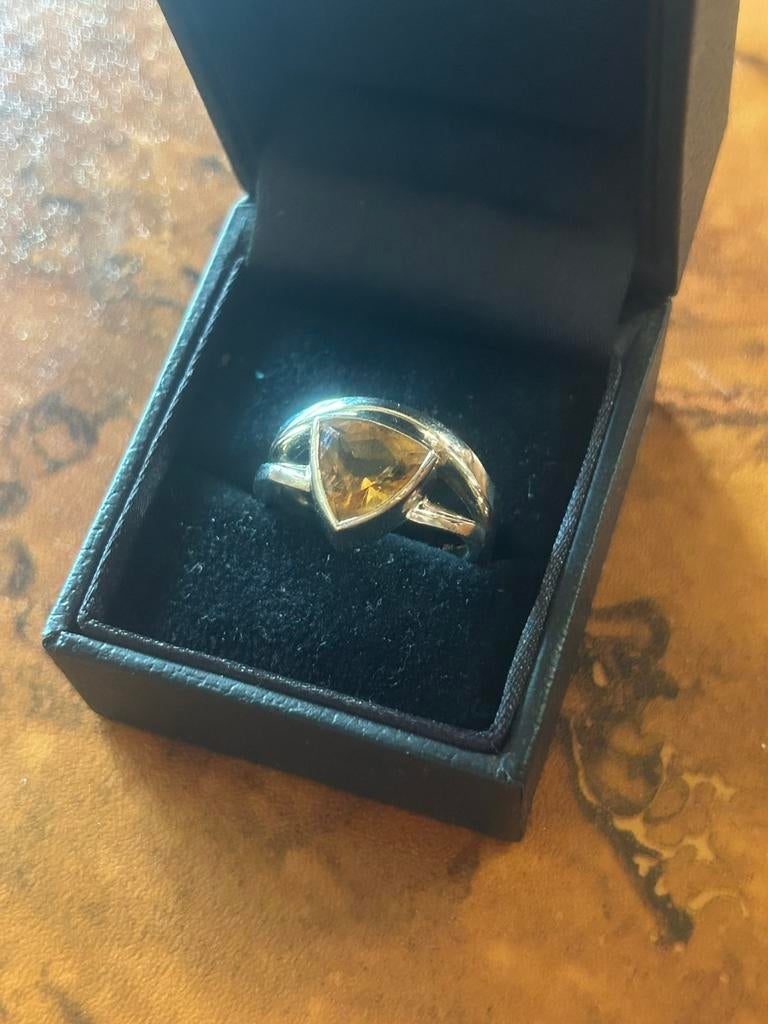 14 karaat wit gouden dames ring met citrien steen., Ophalen, Zo goed als nieuw, 17 tot 18, Met edelsteen