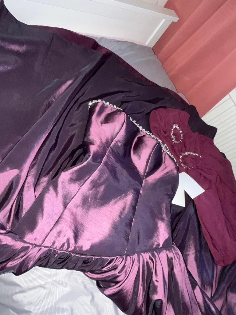 Paarse gala avondjurk - Nieuw met prijskaartje, Kleding | Dames, Gelegenheidskleding, Ophalen of Verzenden, Nieuw, Paars, Galajurk