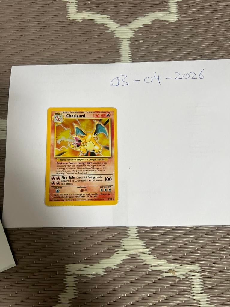 Charizard 4/102, Hobby en Vrije tijd, Verzamelkaartspellen | Pokémon, Ophalen of Verzenden, Gebruikt, Losse kaart, Foil