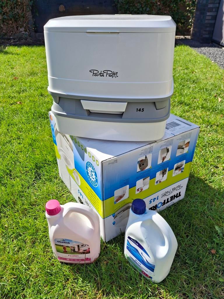 Porta Potti met spoelvloeistof en afvaltank toevoeging, Ophalen