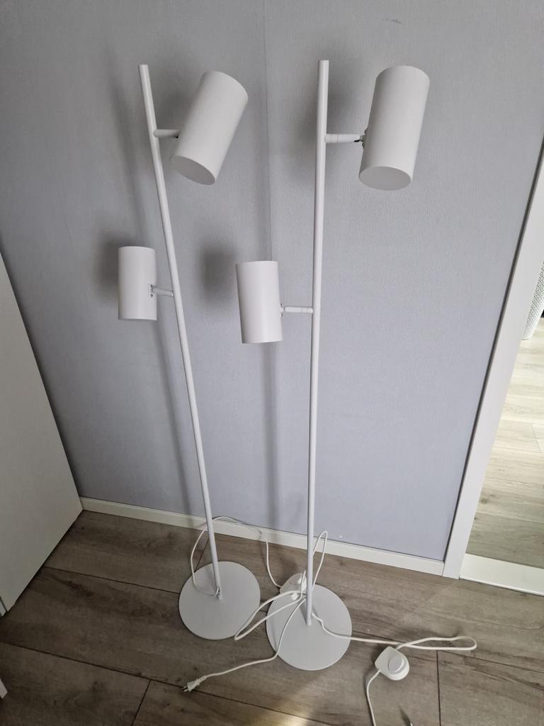 2 witte vloerlampen, Huis en Inrichting, Lampen | Vloerlampen, Ophalen, Gebruikt, Metaal, 150 tot 200 cm
