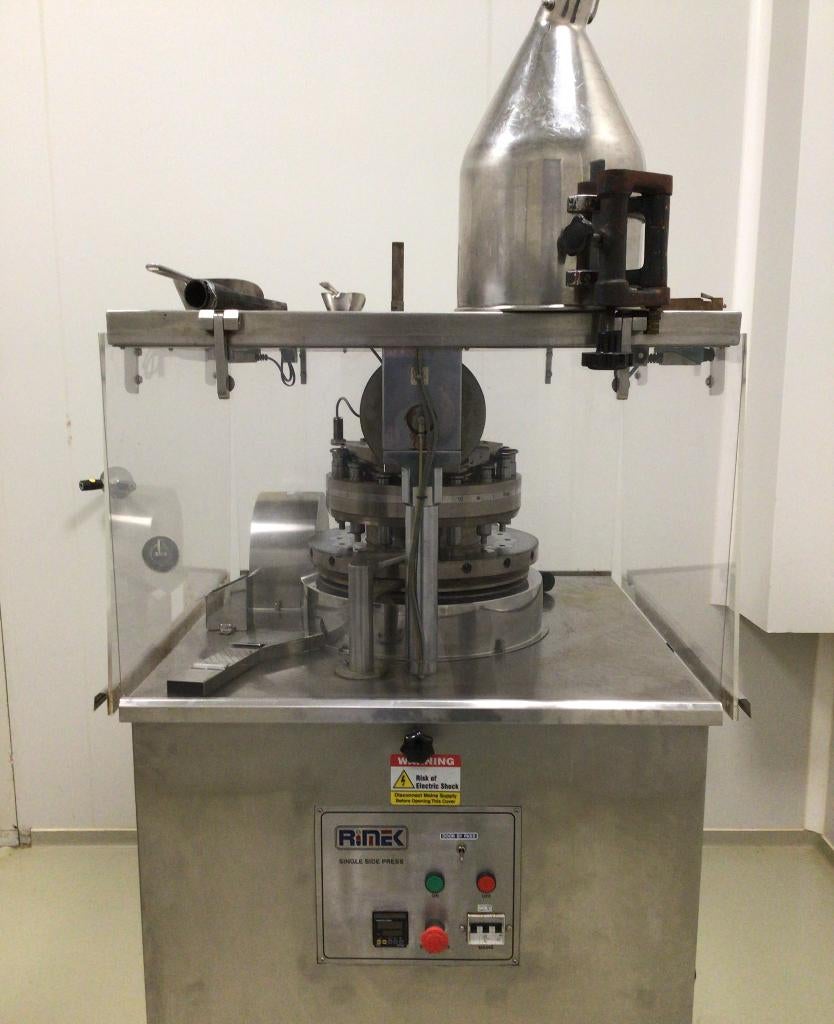 Tableteer machine inclusief diverse stempels, Ophalen