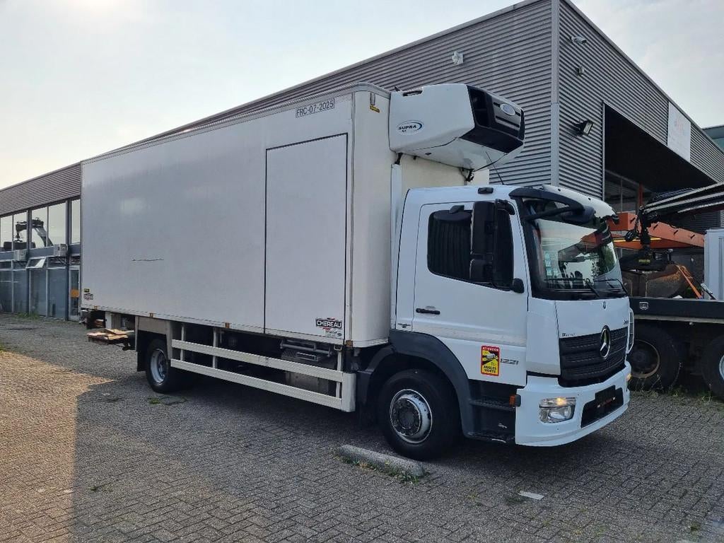 Mercedes-Benz Atego 1221 Kuhlkoffer/ Carrier 850/ Chereau/ A, Auto's, Automaat, Achterwielaandrijving, Wit, Bedrijf