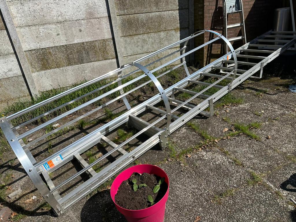 Aluminium kooiladder 370cm klimhoogte +115cm uitstaphoogte, Doe-het-zelf en Verbouw, Ladders en Trappen, Ophalen of Verzenden