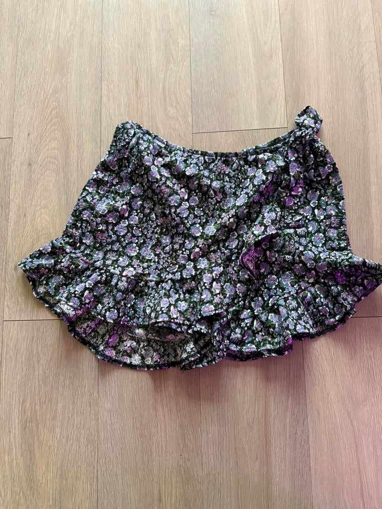 Pull & Bear omslag rokje paars bloemenprint maat M skort, Kleding | Dames, Badmode en Zwemkleding, Ophalen of Verzenden, Zo goed als nieuw