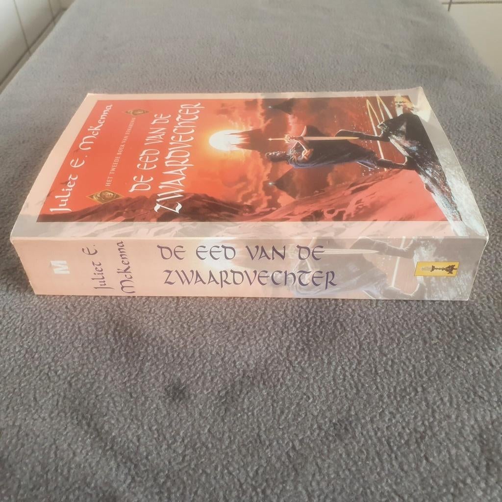 De eed van de zwaardvechter - Juliet E. McKenna, Ophalen of Verzenden, Gelezen, Juliet E. McKenna