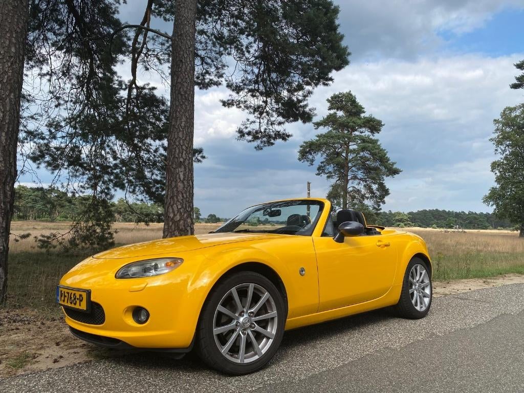 MX-5 Roadster 2.0 6-bak – gele wrap, veel opties, APK 2027, Auto's, Mazda, Achterwielaandrijving, Zwart, 4 cilinders, Cabriolet