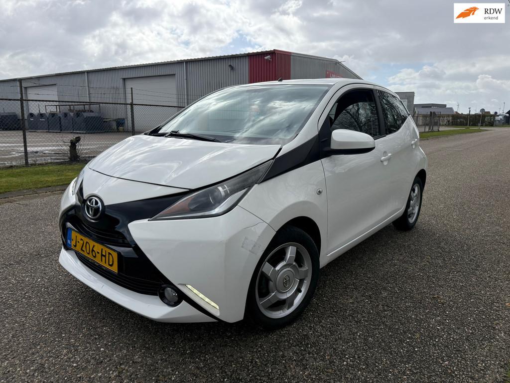 Toyota Aygo 1.0 VVT-i x-wave AIRCO/APK 3-2027/CAMERA, Auto's, Voorwielaandrijving, Gebruikt, 4 stoelen, Wit