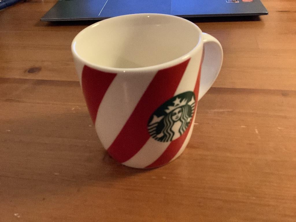 Starbucks mok. rood wit gestreept, groen logo. 9 cm hoog, Ophalen of Verzenden, Aardewerk, Overige stijlen, Overige typen