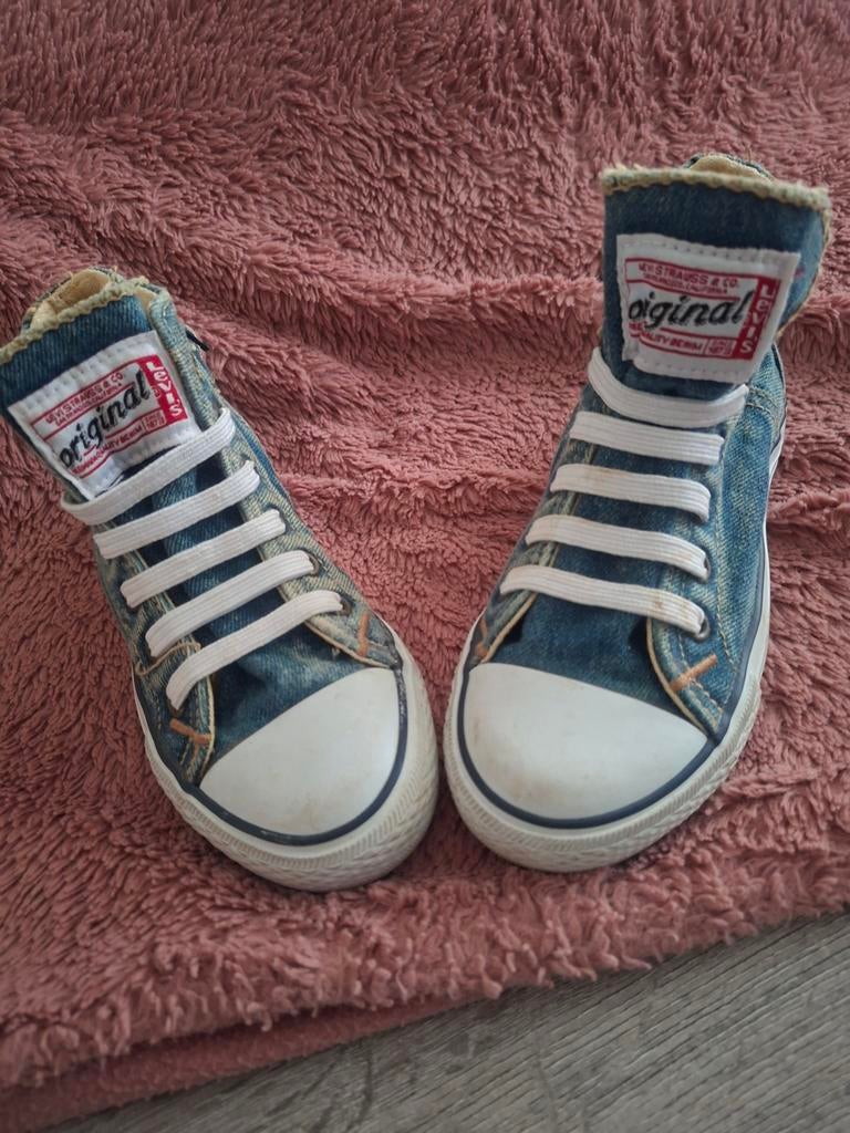 Levis sneaker in goede staat, maat 30, Ophalen of Verzenden, Zo goed als nieuw, Levis, Jongen of Meisje