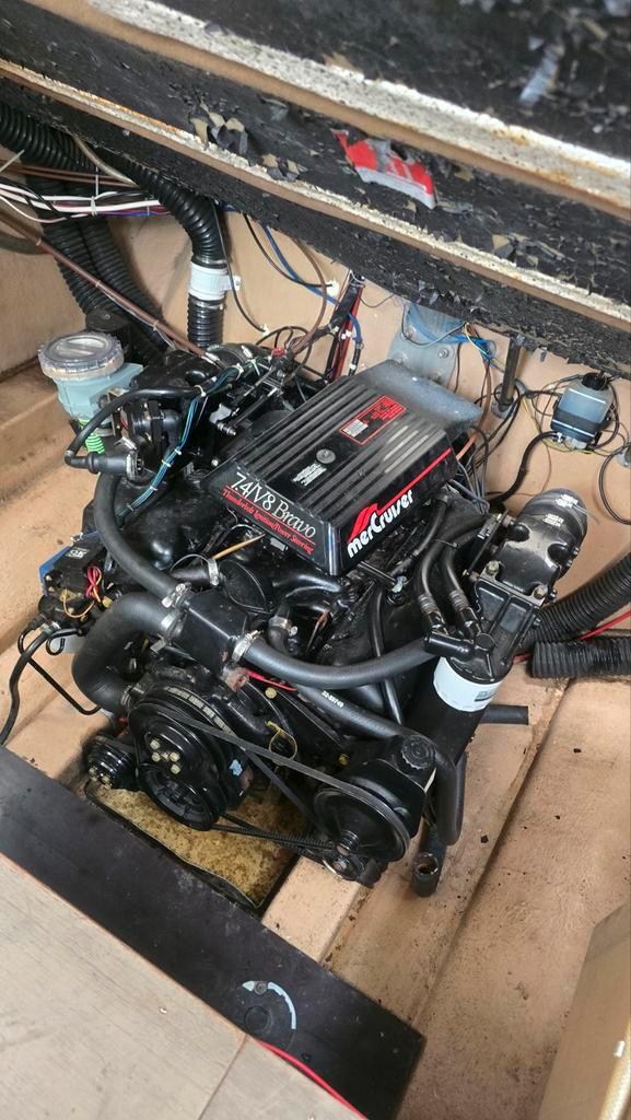 Mercruiser 7.4 V8 Bravo binnenboordmotor - Goed werkend, Watersport en Boten, Buiten- en Binnenboordmotoren, Gebruikt, Benzine