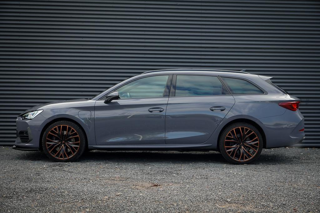 CUPRA Leon Sportstourer 1.4 e-Hybrid VZ Copper Edition / Pan, 77 km/l, Gebruikt, 4 cilinders, Leon