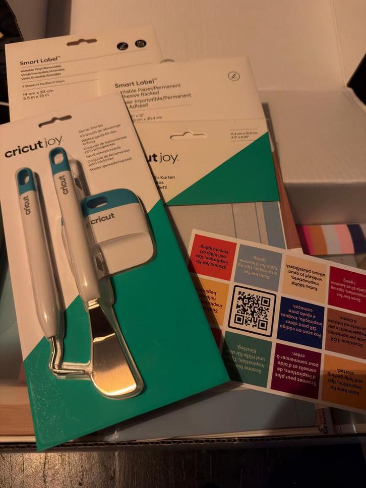 Cricut Joy Starter Bundel - Nieuw in doos, Hobby en Vrije tijd, Knutselen, Nieuw, Machine, Elektrisch, Cricut, Kunststof, Meerkleurig