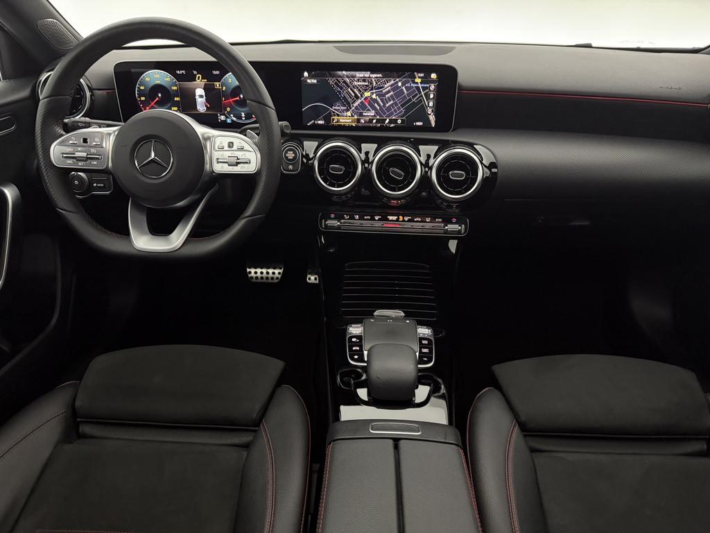 Mercedes-Benz A-Klasse 200 AMG | Pano | Virtual | Camera | L, Auto's, Mercedes-Benz, Gebruikt, Euro 6, 4 cilinders, Zwart