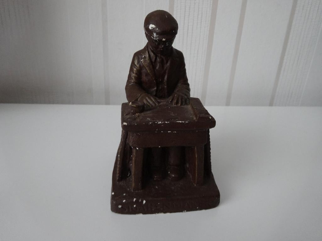 En vintage gipsen Beeld van Sigarenmaker., Ophalen of Verzenden