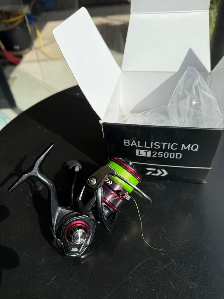 Daiwa Ballistic MQ LT 2500D Molen, Watersport en Boten, Hengelsport | Algemeen, Ophalen of Verzenden, Zo goed als nieuw, Molen