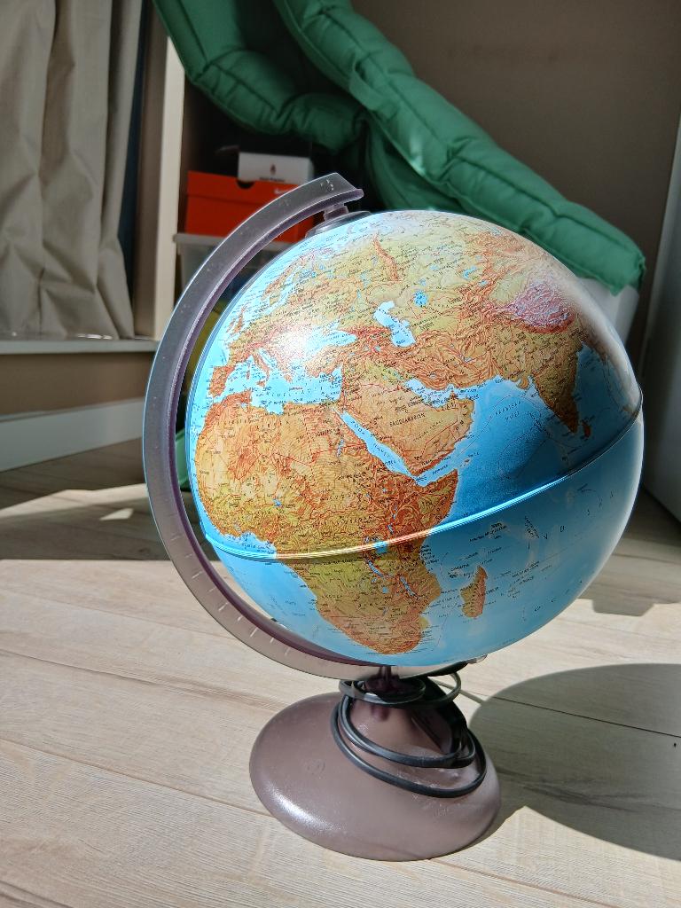 Wereldbol met verlichting, Ophalen, Zo goed als nieuw