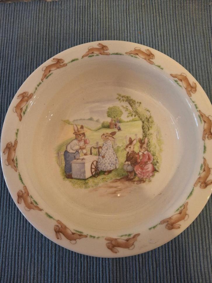 Royal Doulton - Bunnykins schaaltje -konijntjes met ijscokar, Antiek en Kunst, Antiek | Servies los, Ophalen of Verzenden