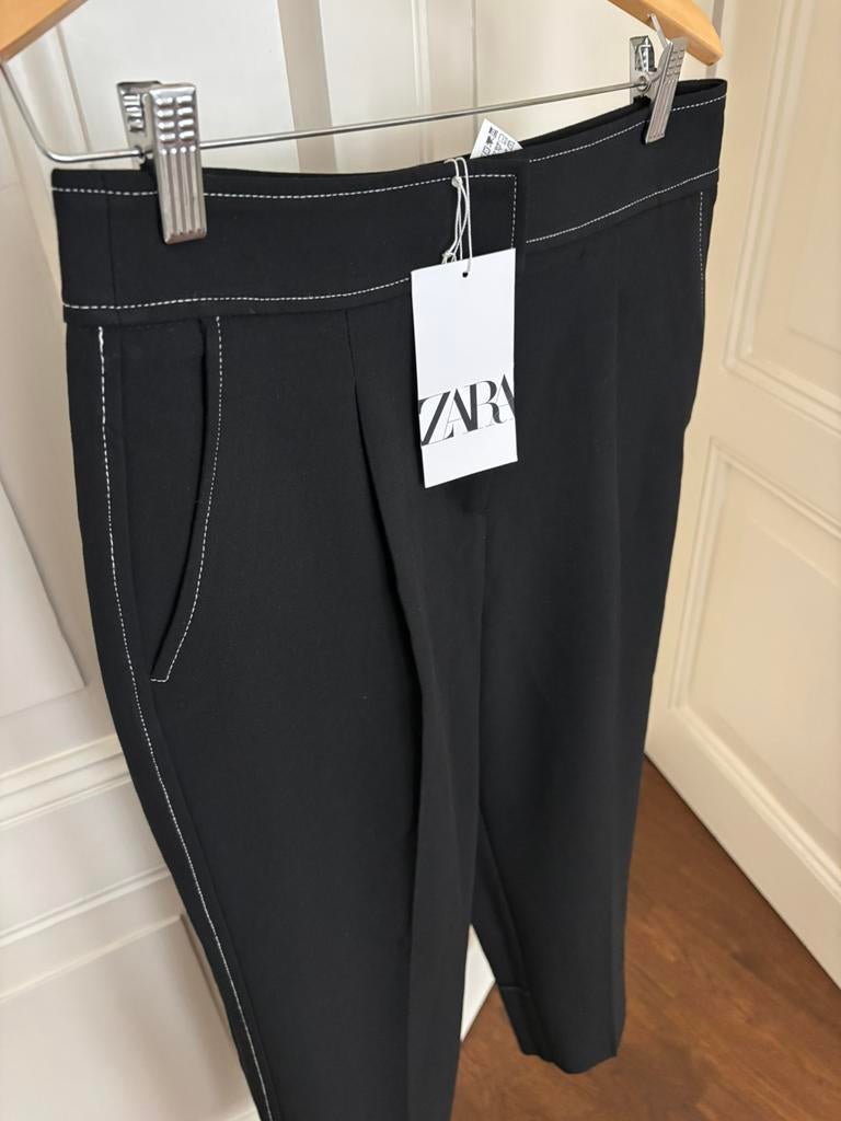 Zara zwarte barrel pantalon, zwarte chino balloon fit, S /M, Ophalen of Verzenden, Maat 38/40 (M), Zwart, Driekwart