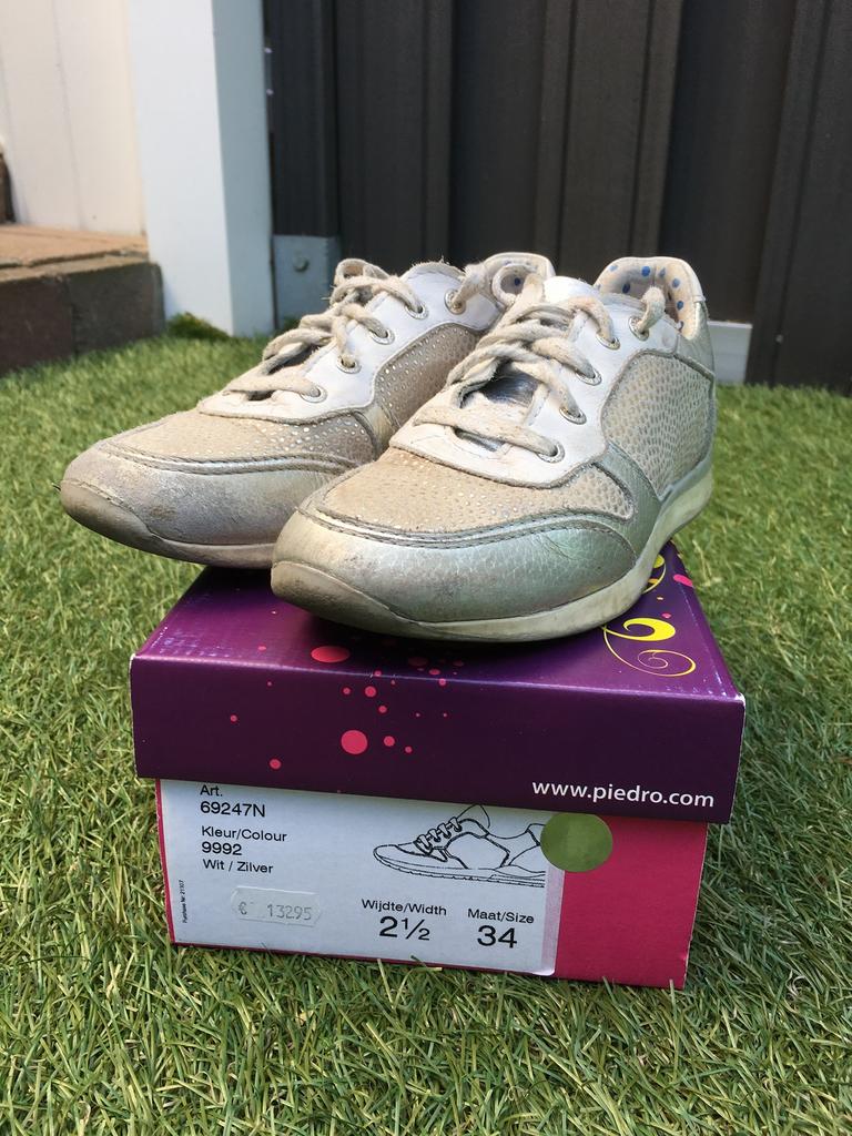 TE KOOP: leren sneakers maat 34 Piedro voor meisje, Gebruikt, Meisje, Schoenen, Ophalen of Verzenden