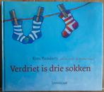 Verdriet is drie sokken - Koos Meinderts, 5 of 6 jaar, Fictie algemeen, Jongen of Meisje, Ophalen of Verzenden