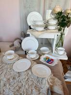 Royal Albert Val D’or servies lot met soepkommen en bordjes, Antiek en Kunst, Ophalen of Verzenden