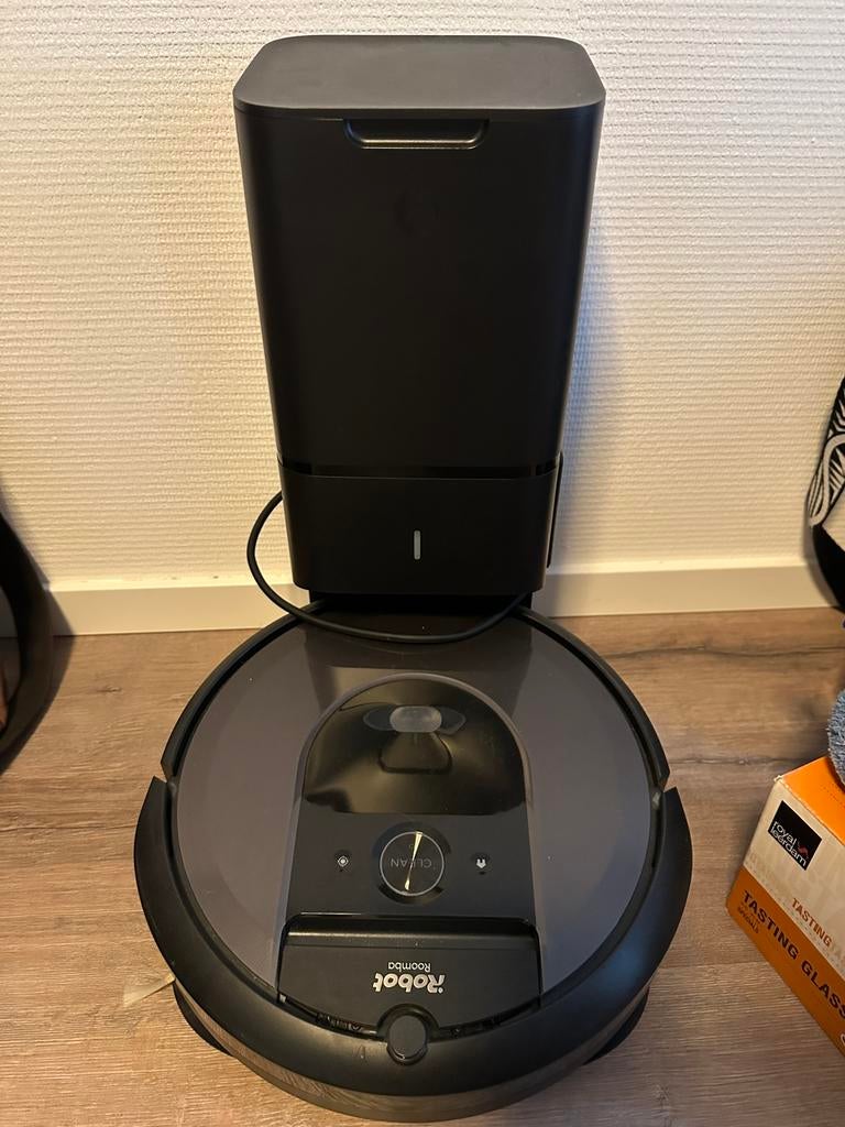 iRobot Roomba i7 + Base, Witgoed en Apparatuur, Stofzuigers, Ophalen of Verzenden, Zo goed als nieuw, Robotstofzuiger