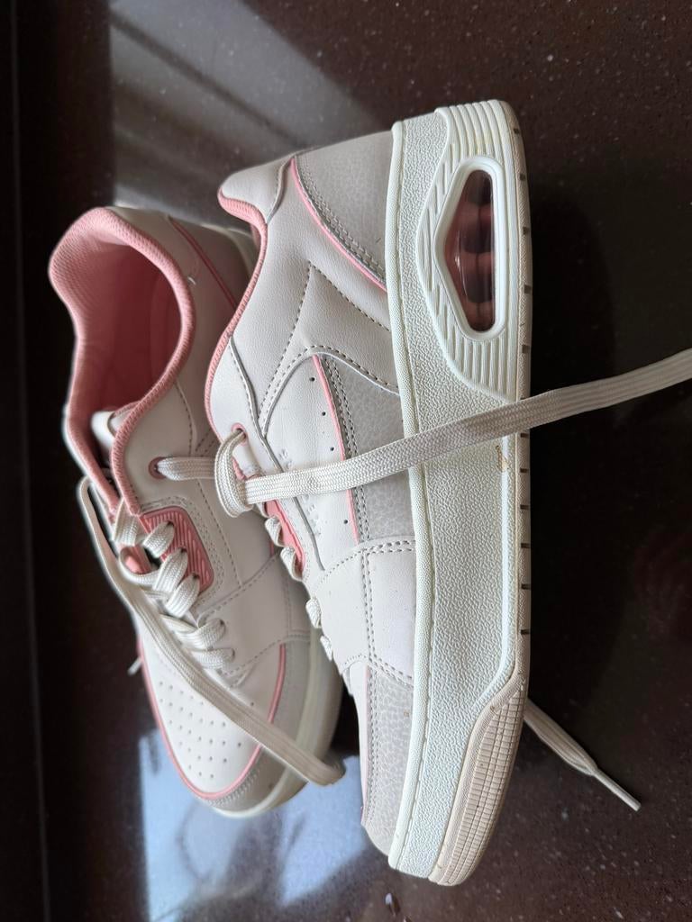 Skechers sneakers wit met roze accenten, Wit, Ophalen of Verzenden, Sneakers of Gympen, Zo goed als nieuw