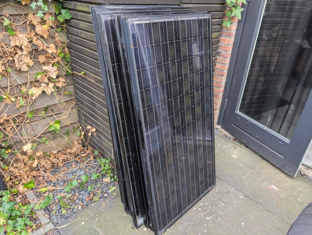 Zonnepanelen en omvormer set Goodwe 1000w, Ophalen, Gebruikt, Compleet systeem, 200 wattpiek of meer